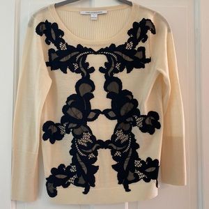 Diane VonFursenberg cream pullover with black lace size Small